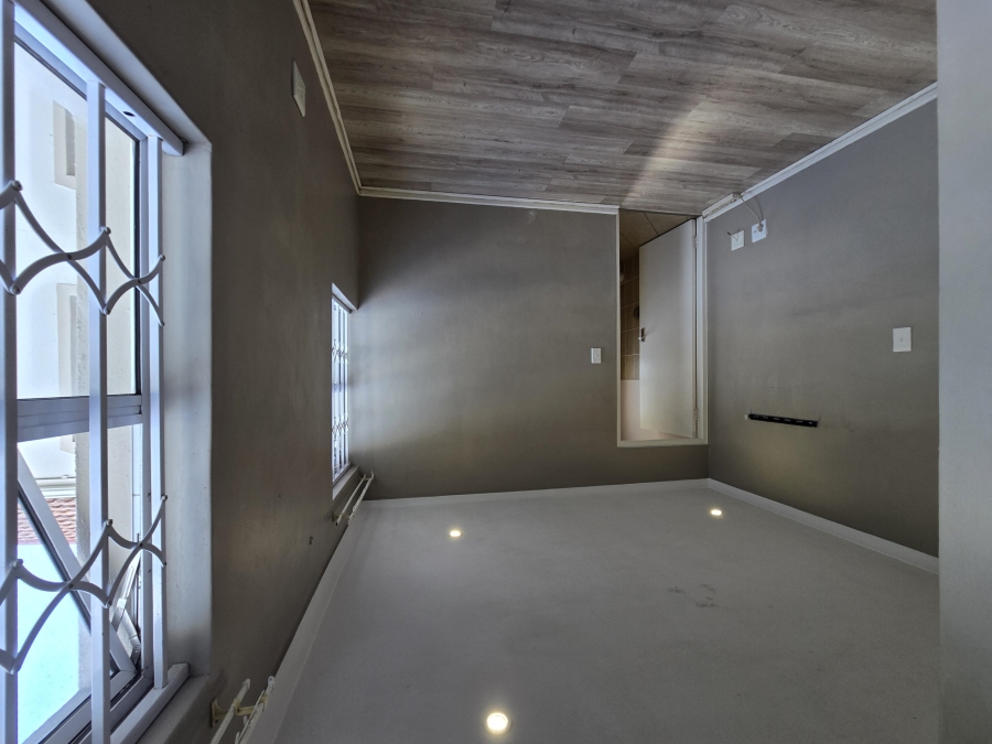 2 Bedroom Property for Sale in Gordons Bay Central Western Cape